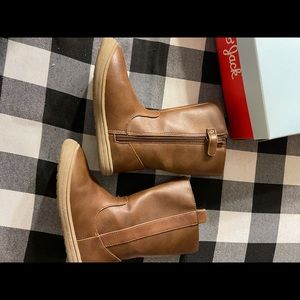 Girls Cat and Jack Brown Boots Size 9